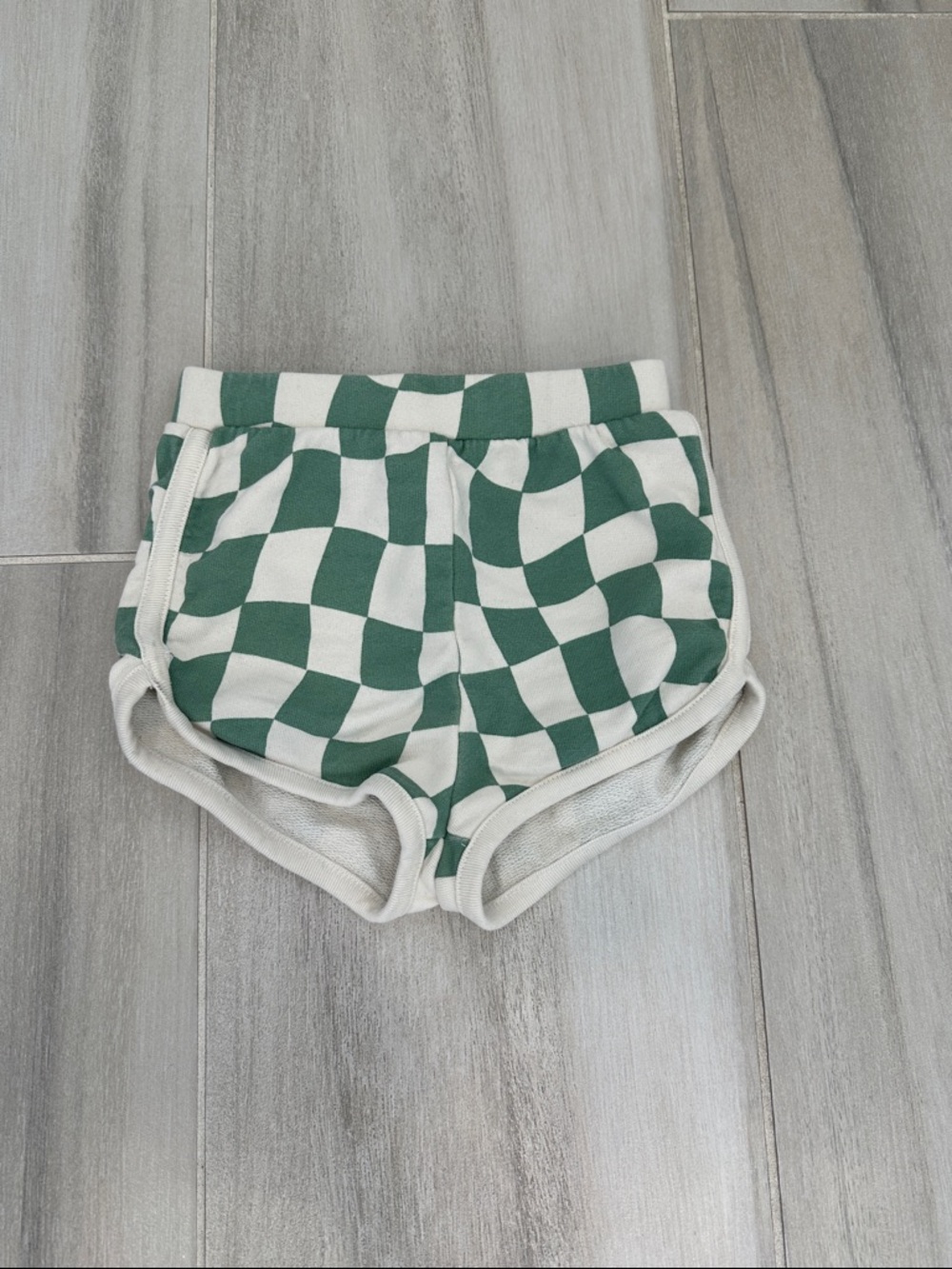 Hanna Andersson 2T Green and White Checkerboard Cotton Dolphin Shorts